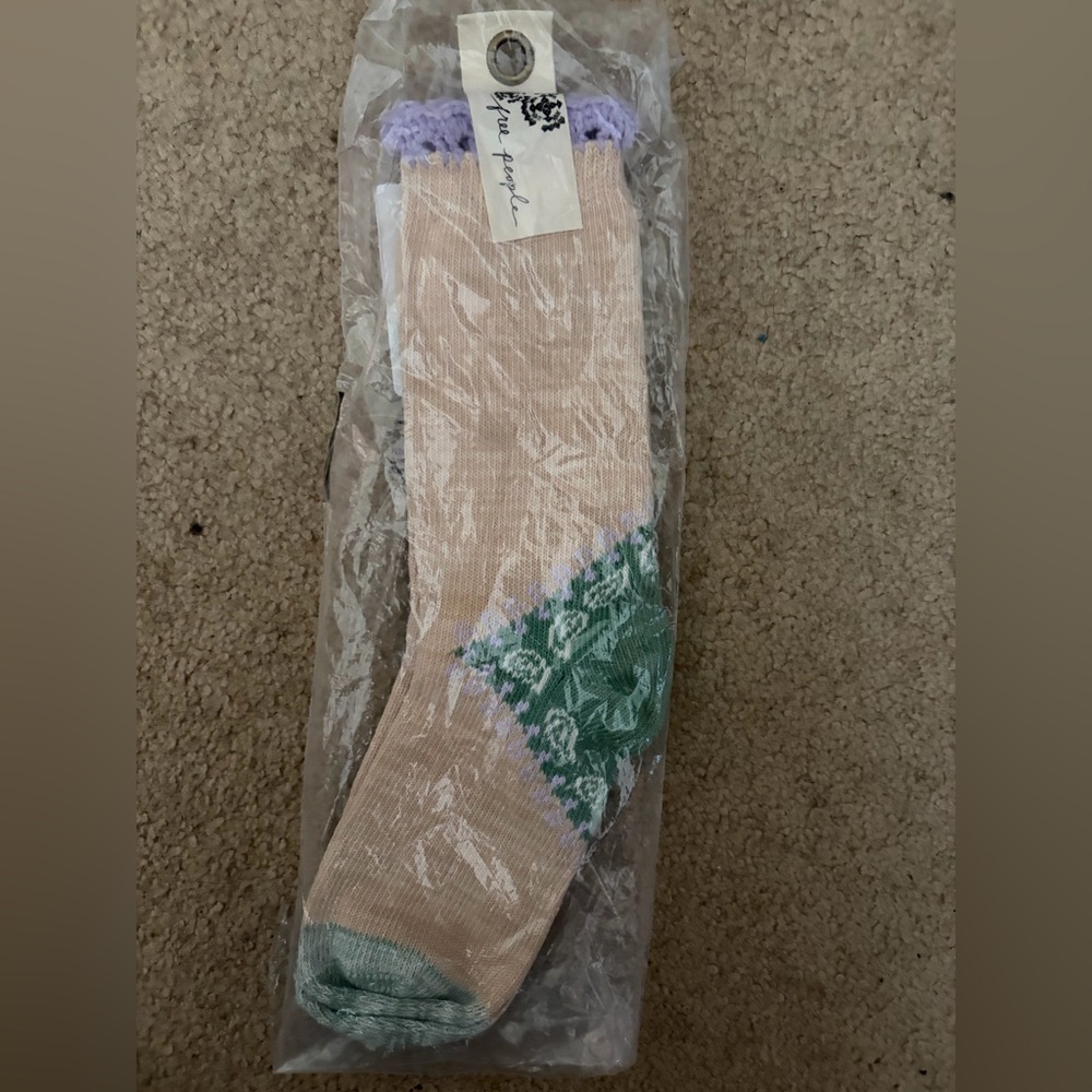 Free People women’s Beige Knit Socks with Green Accent NIB